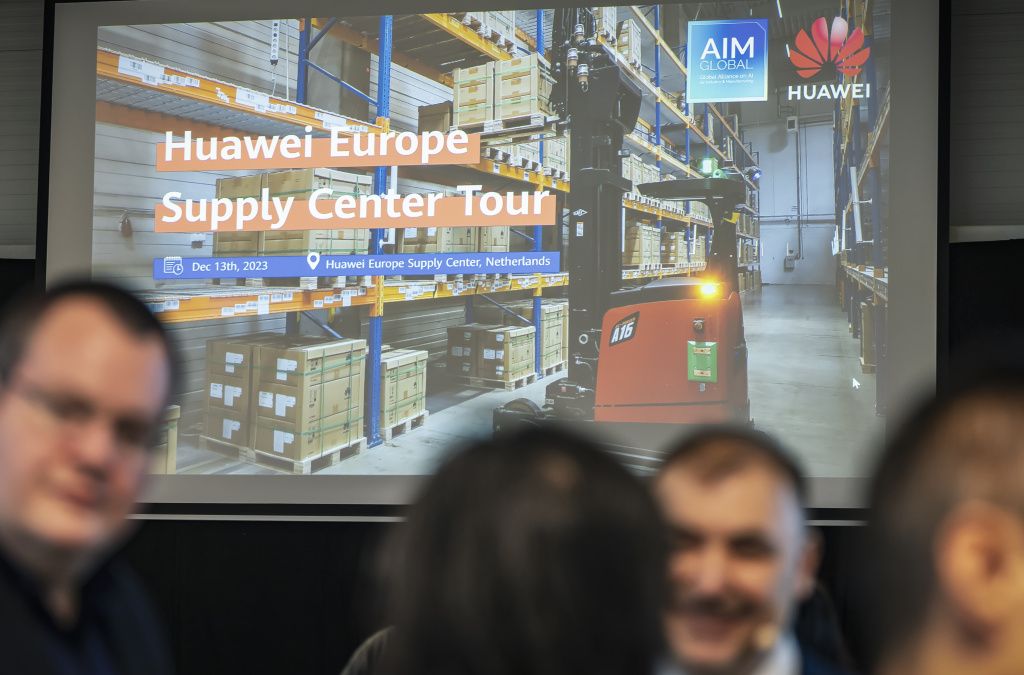 GALERIE FOTO | Centrul logistic Huawei din Waalwijk, Olanda - Imagine 1