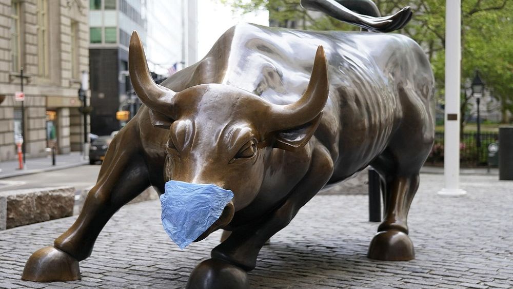 FOTO | Idei îndrăznețe pentru purtarea măștilor. Ce statui din lume au fost dotate cu măști de protecție