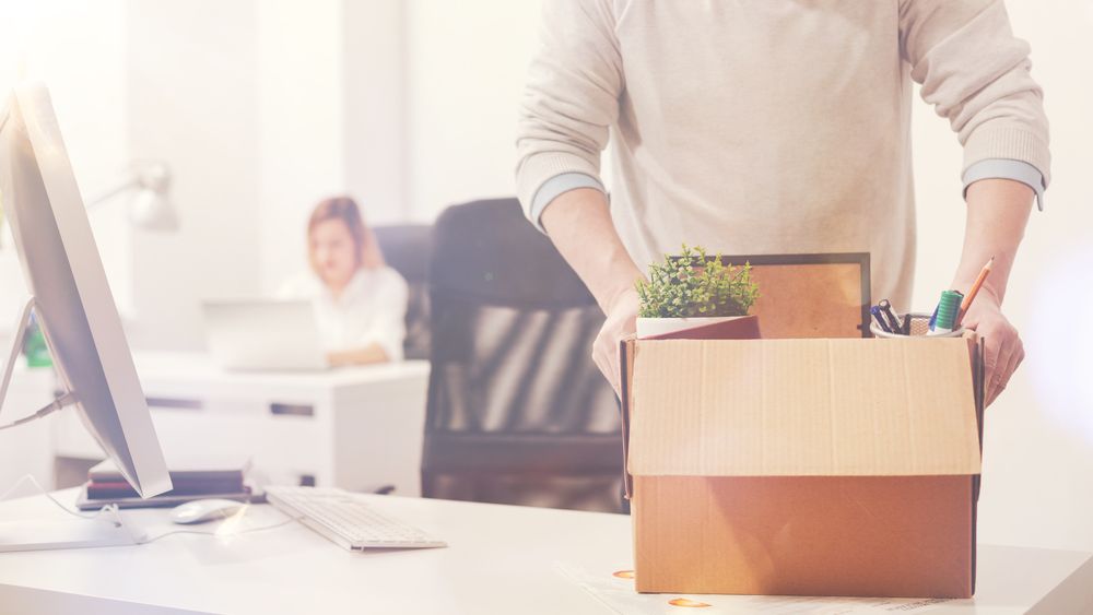 Proiectul privind şomajul tehnic pe perioada stării de asediu sau de urgenţă, adoptat de deputaţi