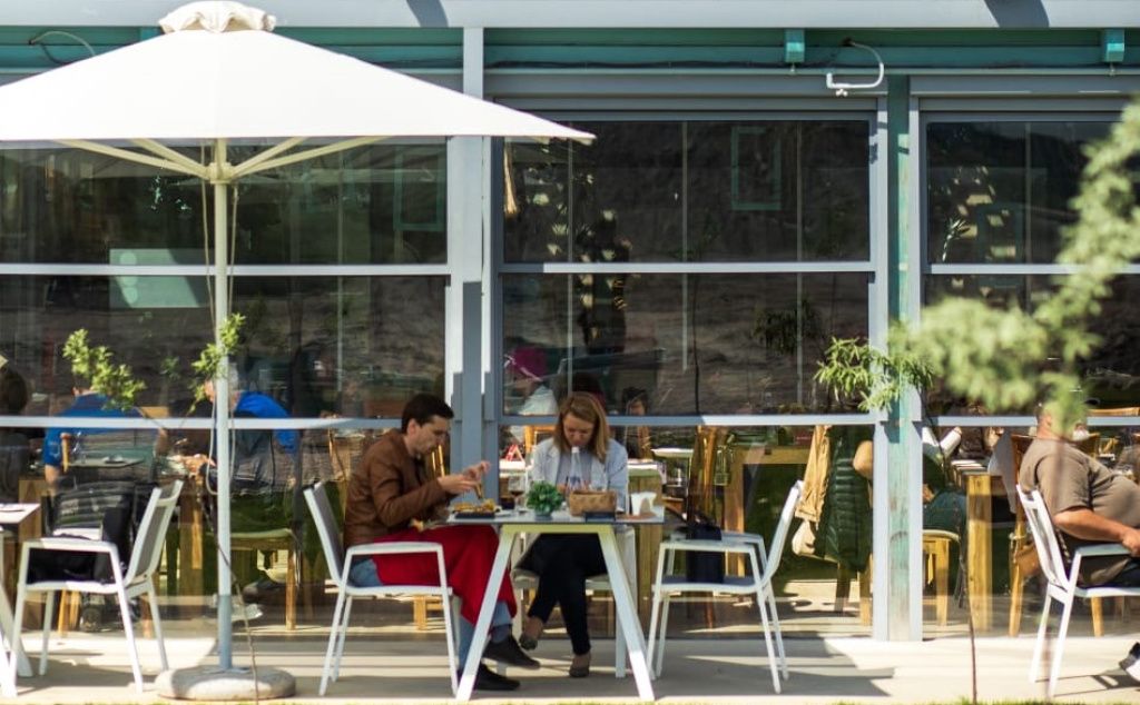 Cunoscutul restaurant Golful pescarilor le pregătește o surpriză celor care vin pe litoral. Nivel - Imagine 4