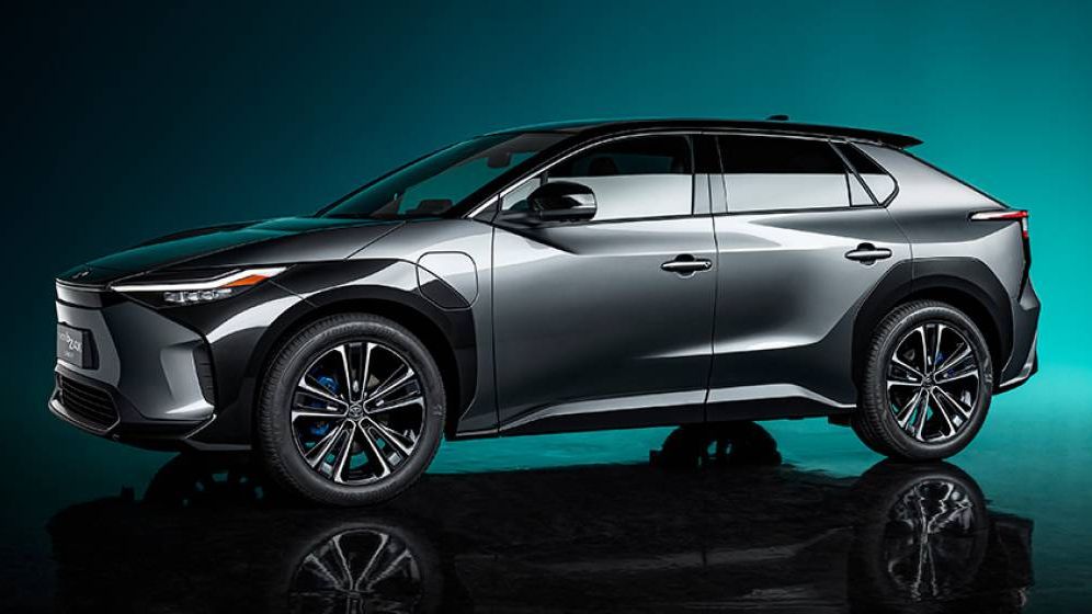 Președintele Toyota atacă mașinile electrice: Un model pe baterii poluează cât trei hibride