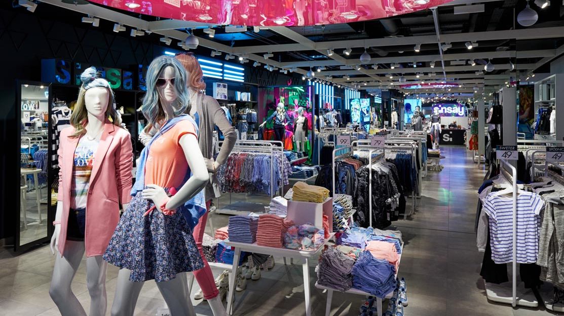 Un mall din România își schimbă oferta: aduce Sinsay și LC Waikiki, dar și bowling, role, arcade și PlayStation