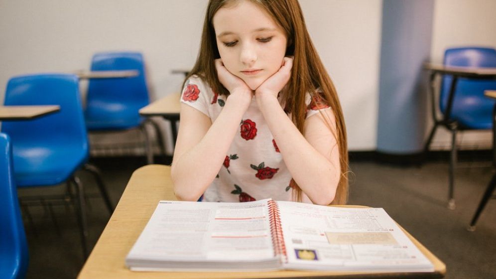 Proiect: Fondul școlii și fondul clasei, interzise prin lege. Inițiativa, criticată de internauți! Aceștia consideră că elevii nu vor mai avea condiții decente pentru desfășurarea orelor