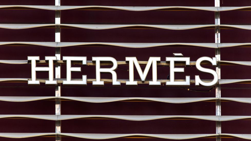 Hermes depăşeşte L'Oreal, devenind a doua cea mai valoroasă companie din Franţa