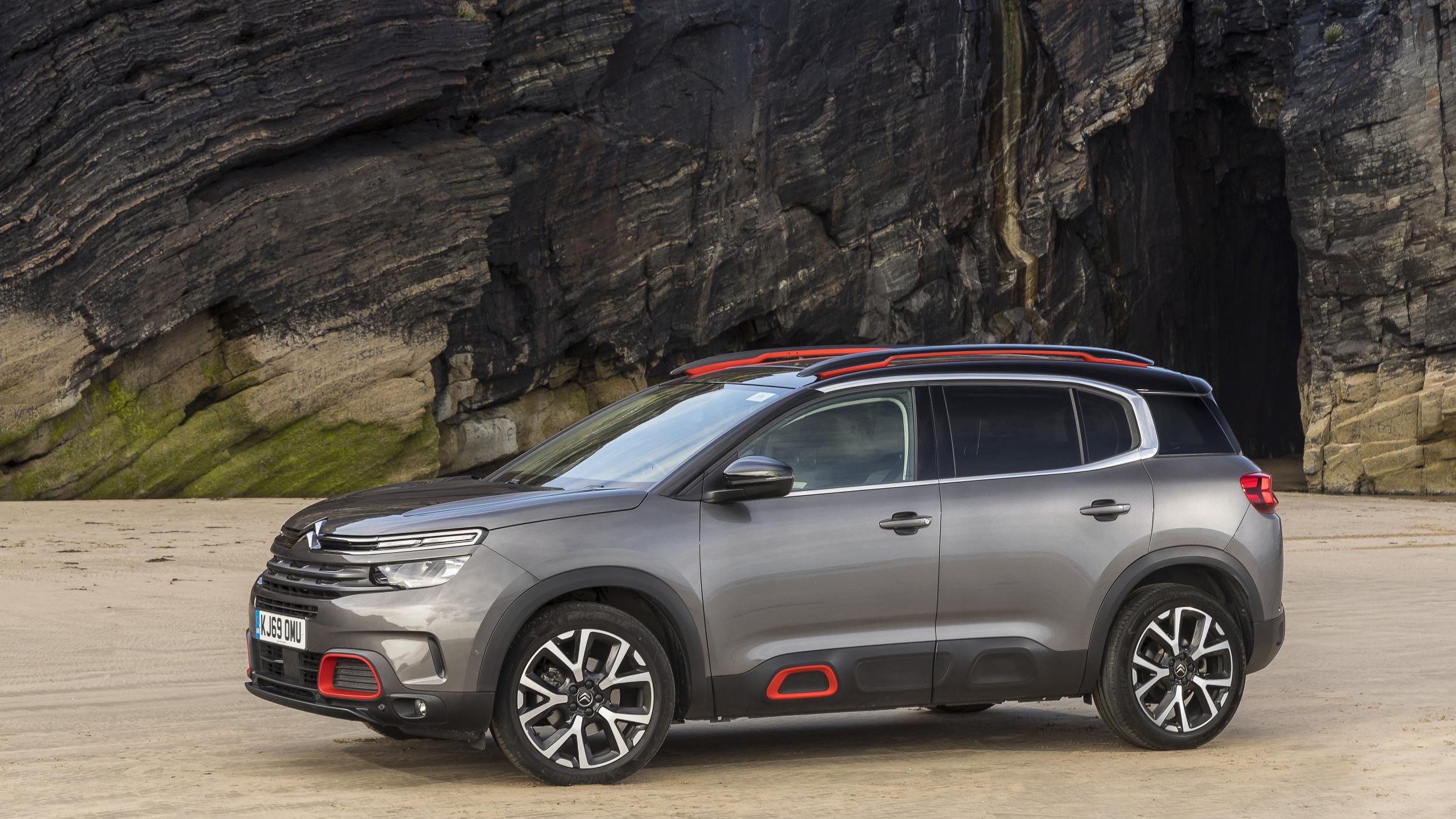 Rușii asamblează Citroen-uri în fosta fabrică Stellantis, dar piesele vin din China