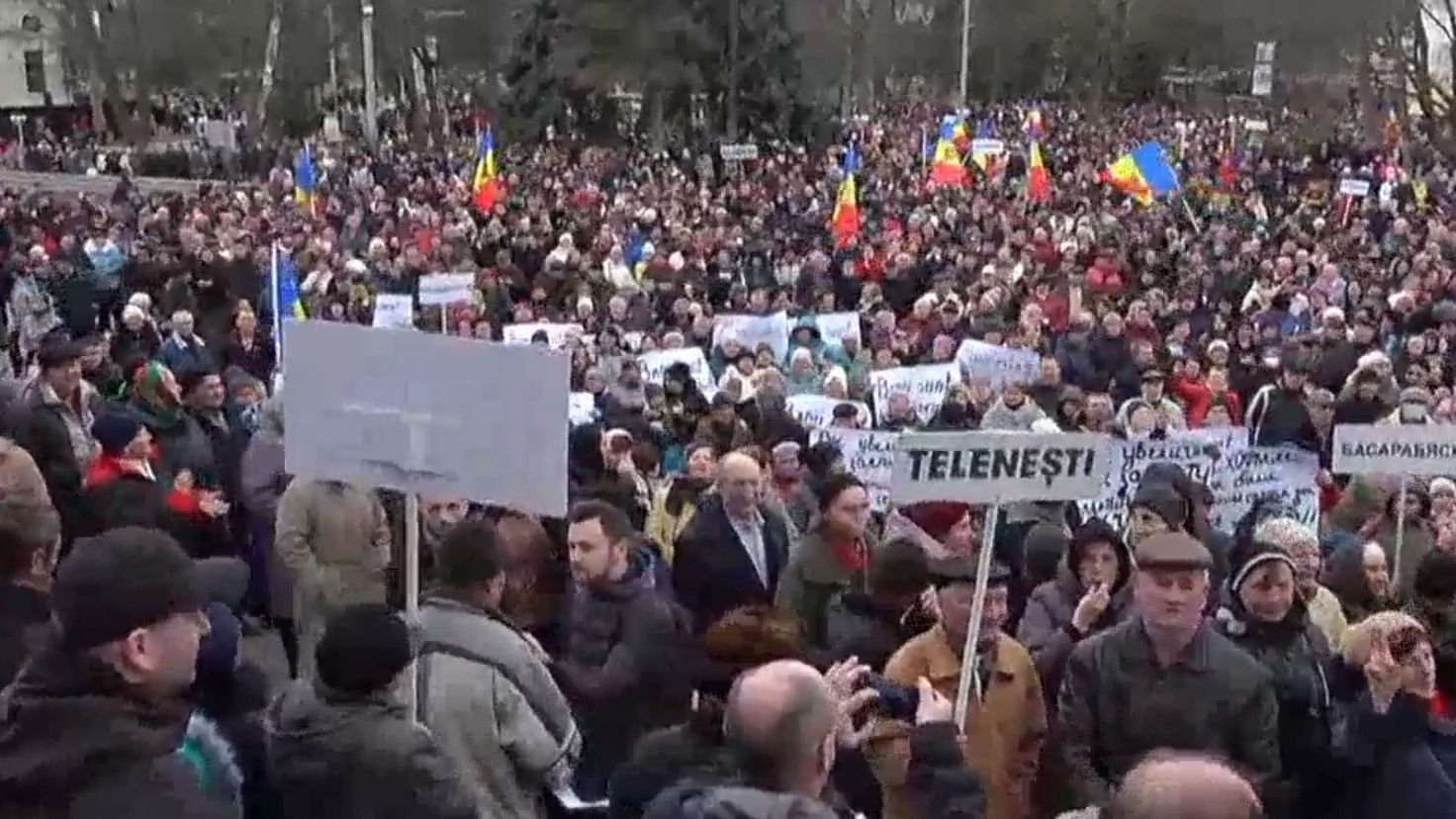 Miting la Chişinău: Participanţii au cerut demisia guvernului şi achitarea facturilor pentru lunile de iarnă