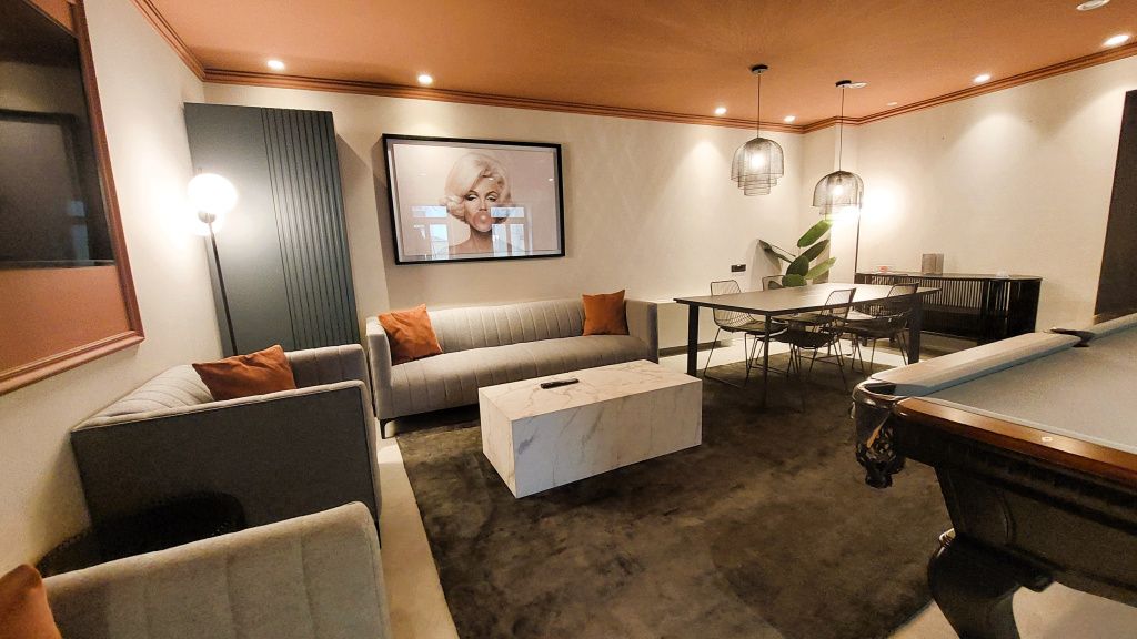 GALERIE FOTO | Cum arată apartamentele milionarei Anja Graf din centrul Capitalei - Imagine 44