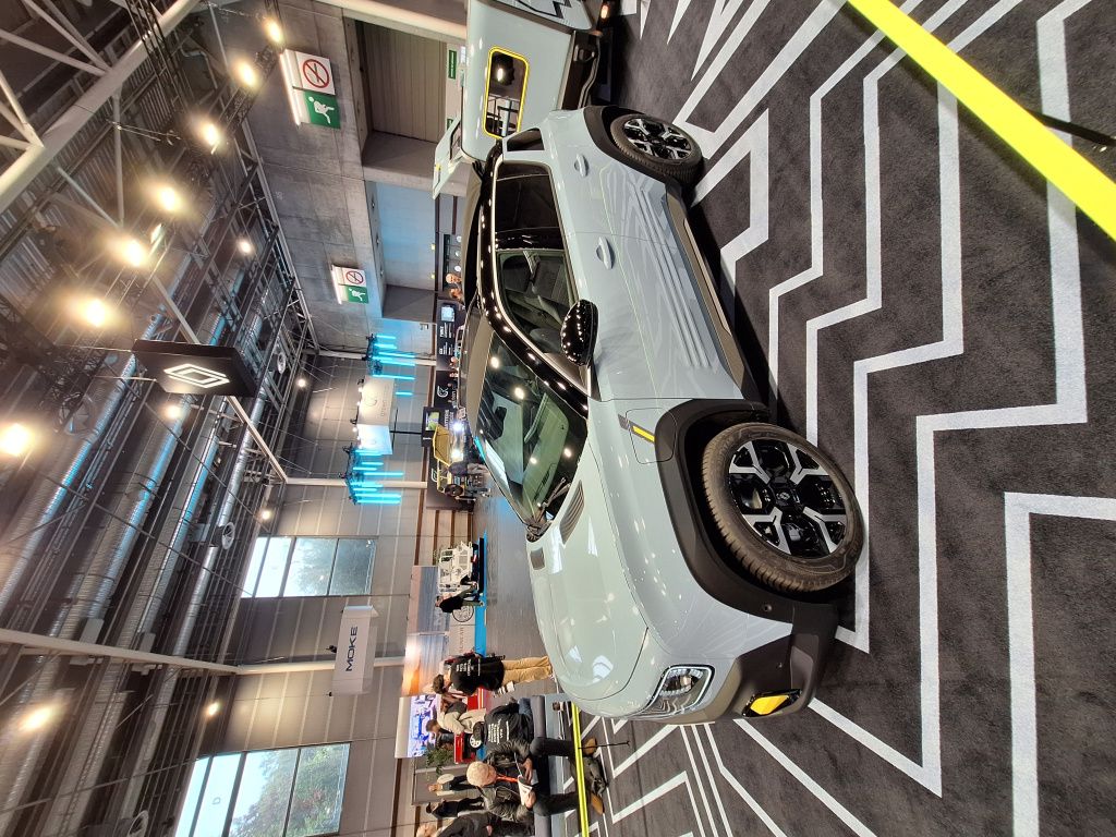 GALERIE FOTO | Noul Renault 4 E-Tech Electric a fost lansat la Paris. Cum arată, cât costă și ce - Imagine 28
