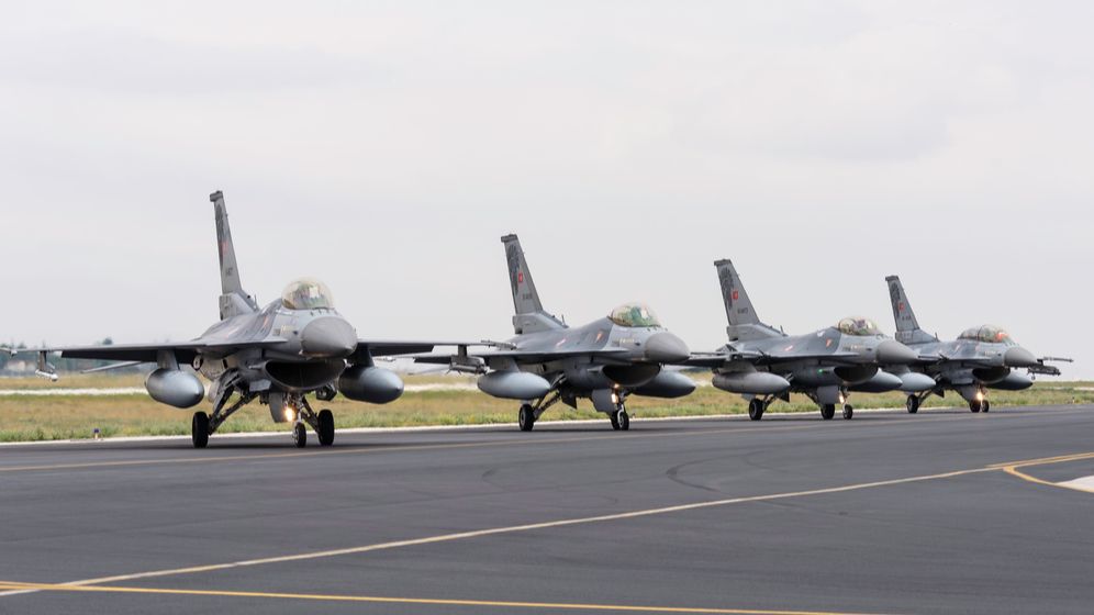 O escadrilă de avioane de vânătoare americane F-16 se mută din Germania în România