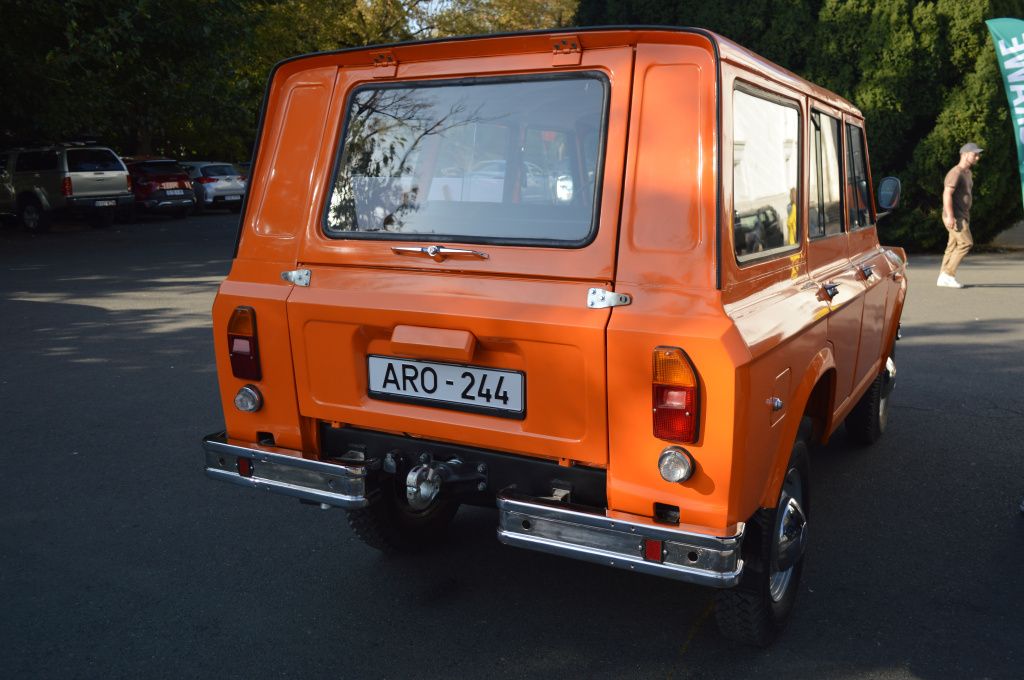 GALERIE FOTO | Mașinile comunismului au făcut baie de mulțime la Operă - Imagine 64