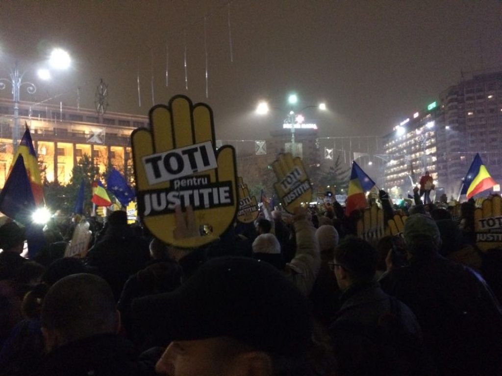 Proteste la Piata Victoriei - Imagine 9