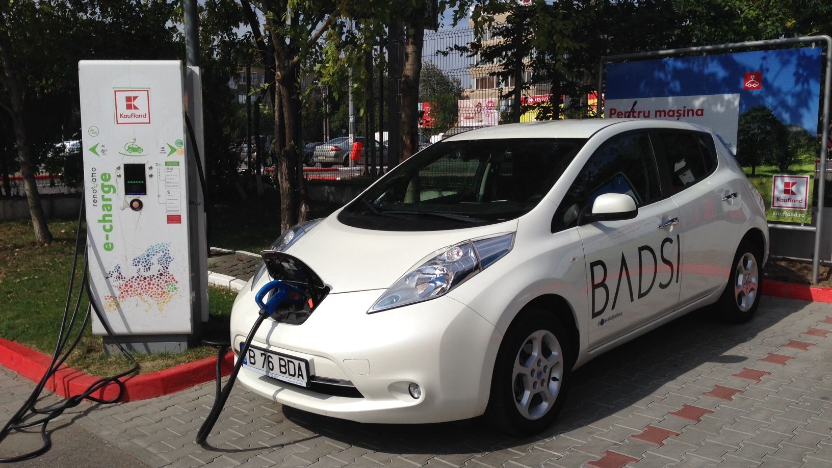 Renovatio: Incepand de anul viitor vom tarifa incarcarea masinilor electrice in statiile noastre