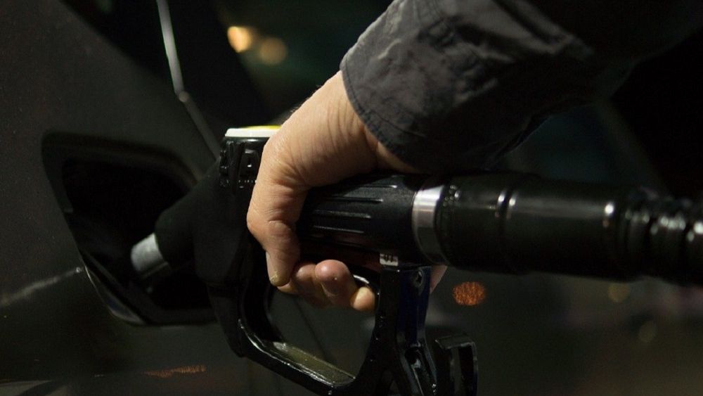 Acciza României la benzină, a doua cea mai scăzută din UE. Calculele din spatele ieftinirii cu 1 leu/litru