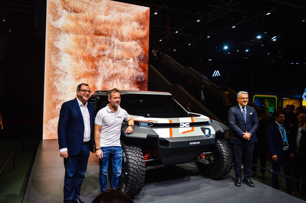 CEO-ul Renault Group, Luca de Meo, a fost și el prezent pentru a-l felicita pe cel mai de succes pilot de raliuri din toate timpurile