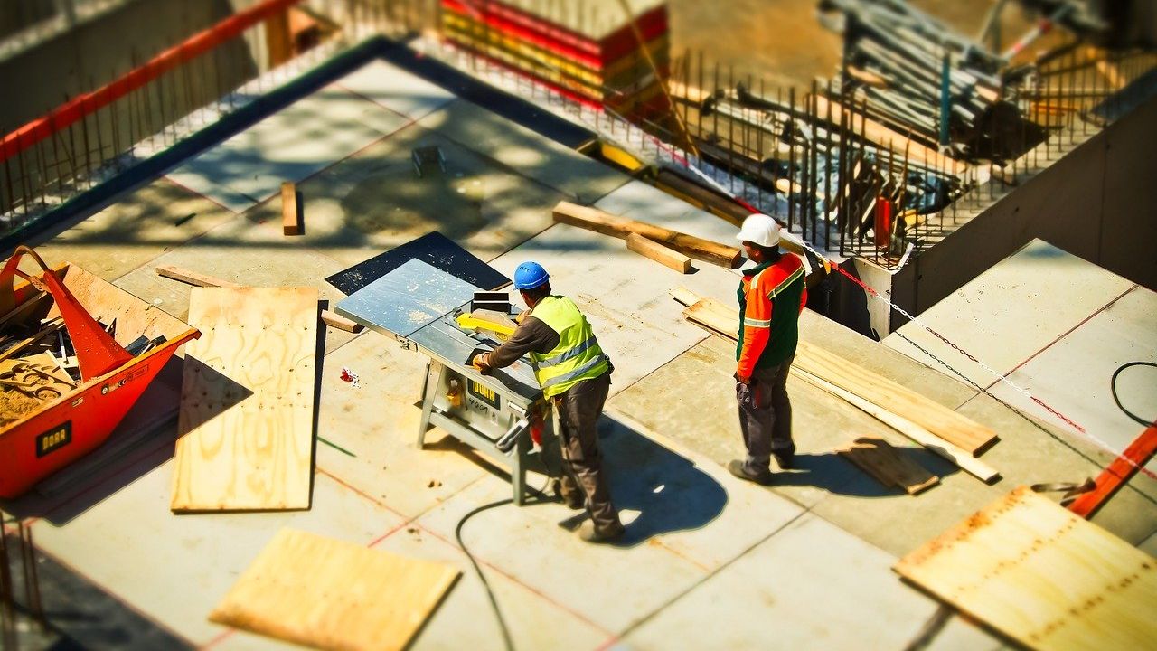 COVID-19 | În vreme de carantină, românilor le place să construiască. Cresc solicitările pentru materialele de construcție