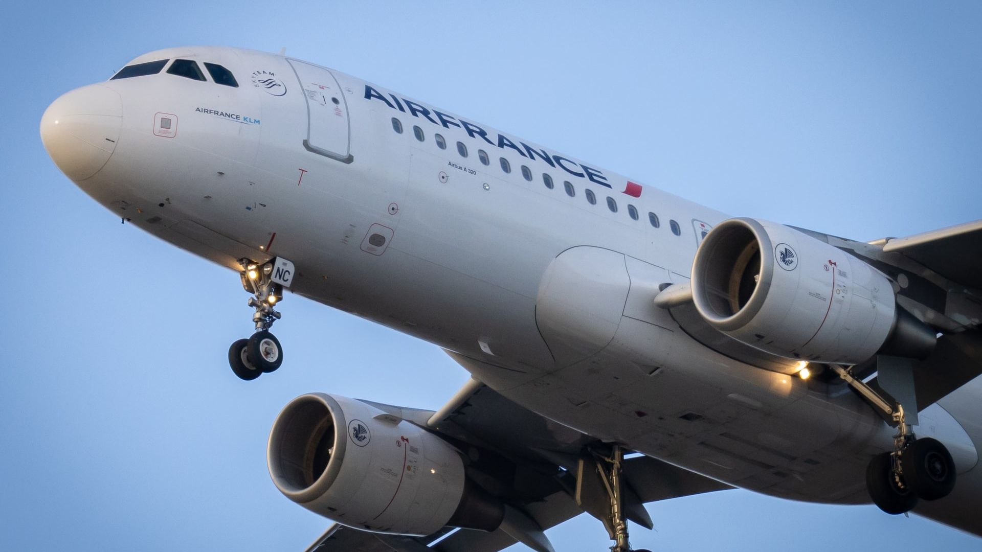 Deși primește miliarde de la stat, Air France plănuiește să renunțe la 7.500 de angajați