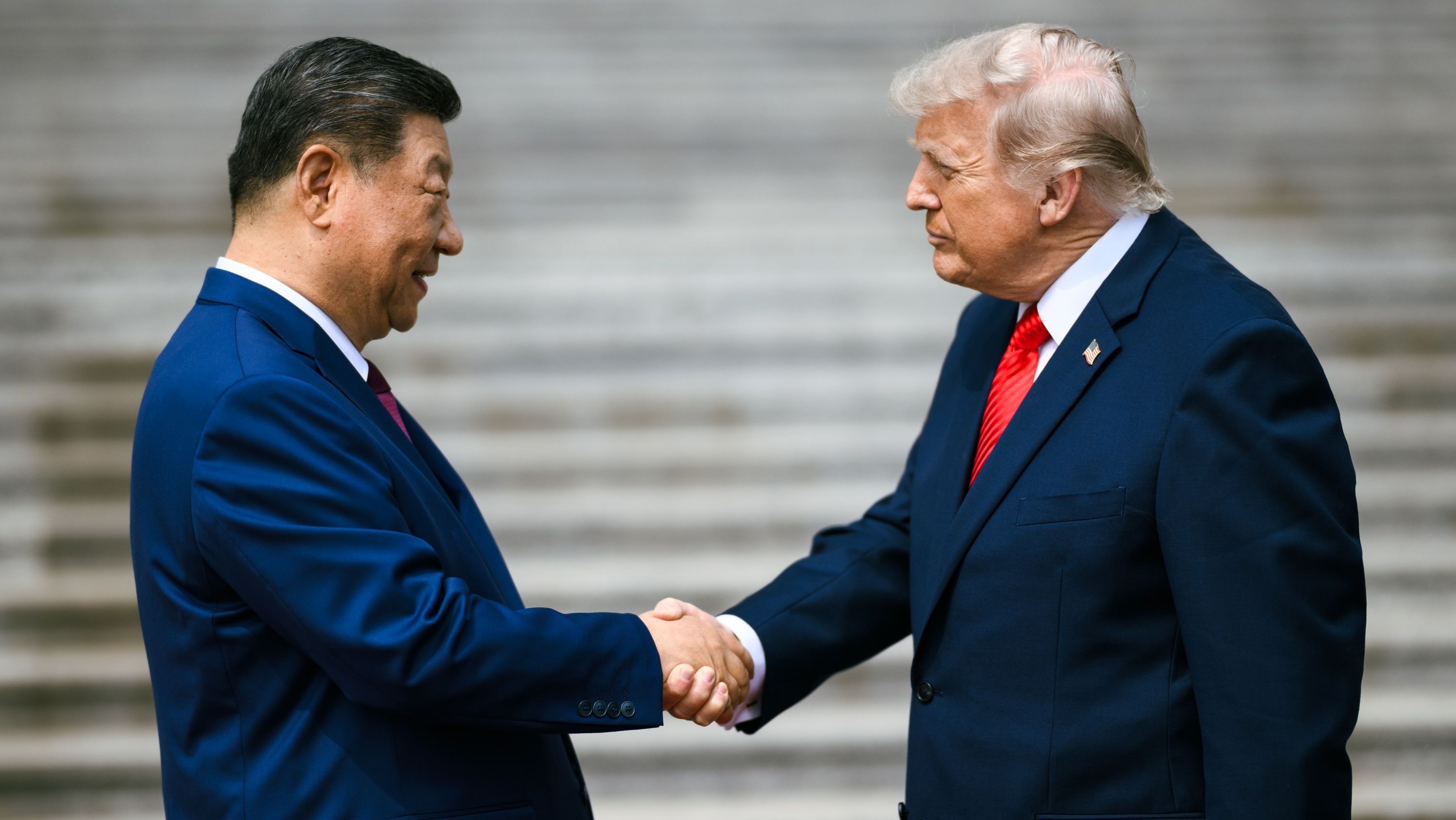 Trump îi propune Chinei să cumpere arme americane. Ce spune ambasadorul SUA la Beijing