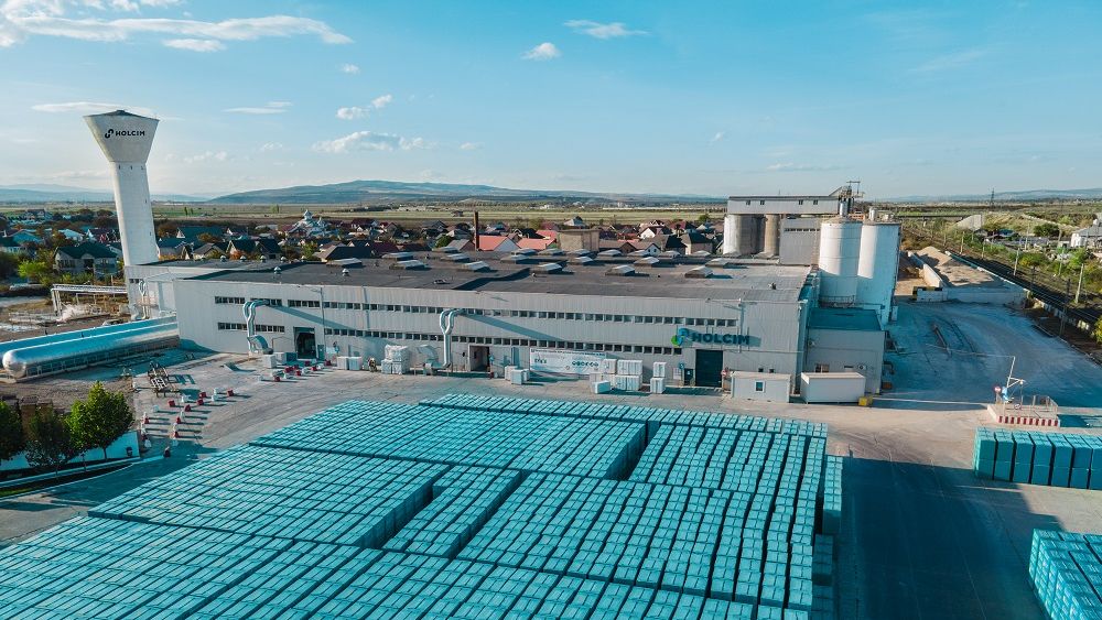 Adina Păduraru este noul director de la conducerea fabricii de BCA din județul Vrancea, pe care o deține Holcim România