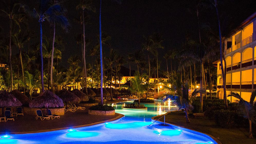 Cel mai mare grup de turism din lume deschide zeci de agentii in Romania