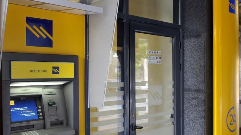 Piraeus Bank taie, la cerere, 15% din soldul creditelor cu garantie imobiliara acordate in franci elvetieni