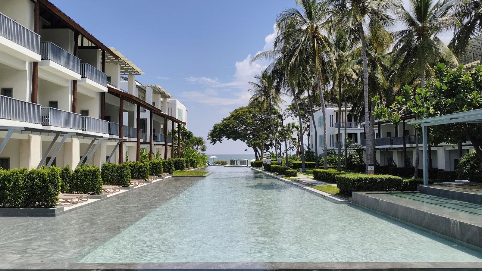 Pattaya, orașul distracției, și Hua Hin, stațiunea relaxării. Două alternative la Phuket pentru o vacanță în Thailanda