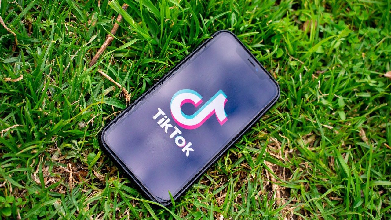 Italia blochează accesul la Tik Tok pentru cei a căror vârstă nu e garantată