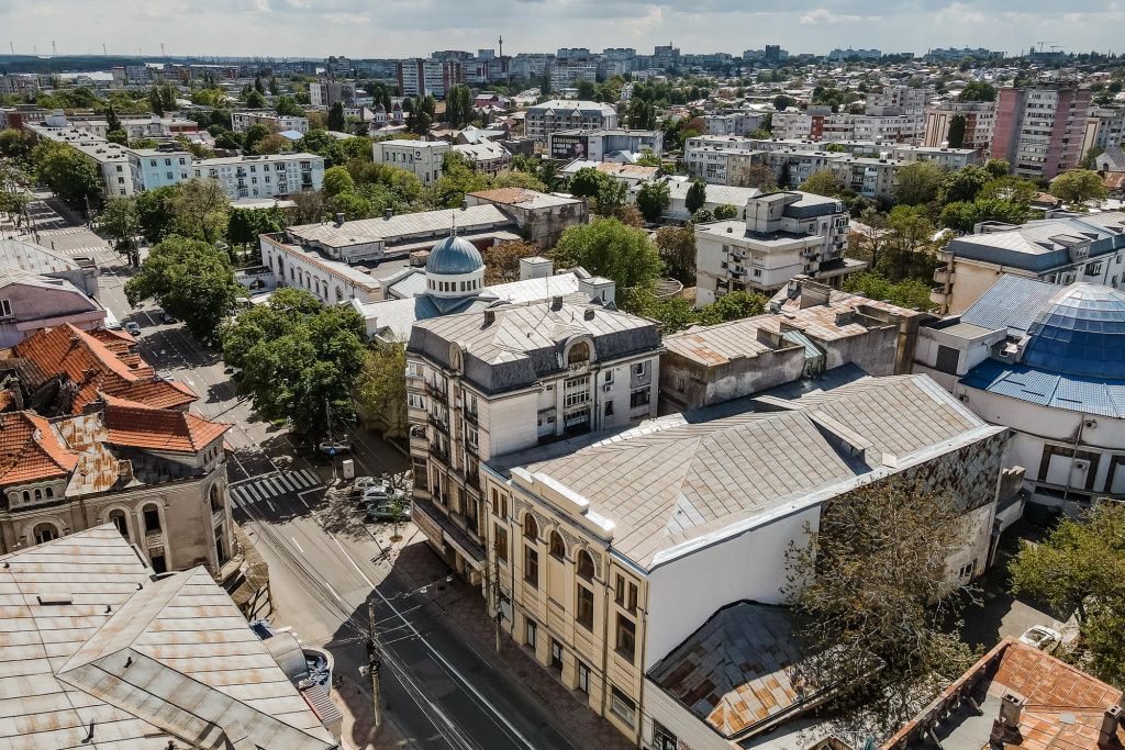 GALERIE FOTO | Se vinde unul dintre cele mai elegante teatre din România - Imagine 1