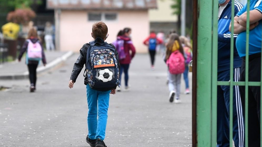 Ce poate ascunde un „NU vreau la școală.” Cum ne pregătim copiii pentru începerea școlii. Psiholog: Nu trebuie să ducă în ghiozdan și anxietatea noastră