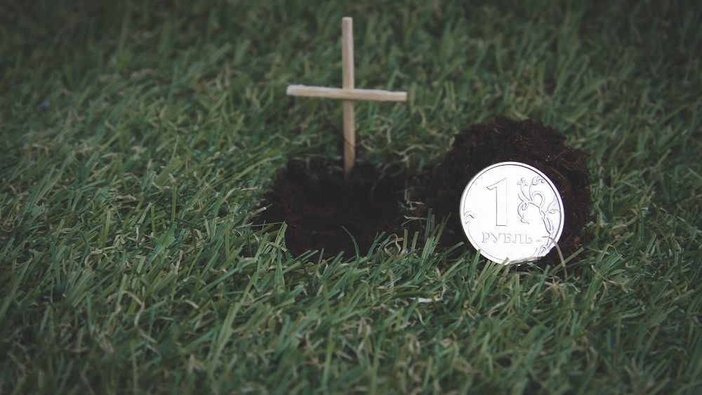 Ce se întâmplă după moarte cu banii persoanelor fără moștenitori: Primăria ar putea să asfalteze străzi din averea decedatului