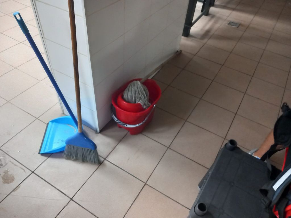 GALERIE FOTO | O pizzerie deținută de Mugur Mihăiescu a fost închisă de ANPC - Imagine 9