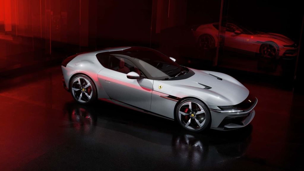 GALERIE FOTO | Ferrari a lansat un nou supercar cu motor V12 - Imagine 12