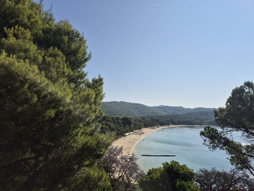 Cât costă o vacanță în Skiathos în 2025: insula cu apă turcoaz, gyros, pisici și muzica Abba - Imagine 11