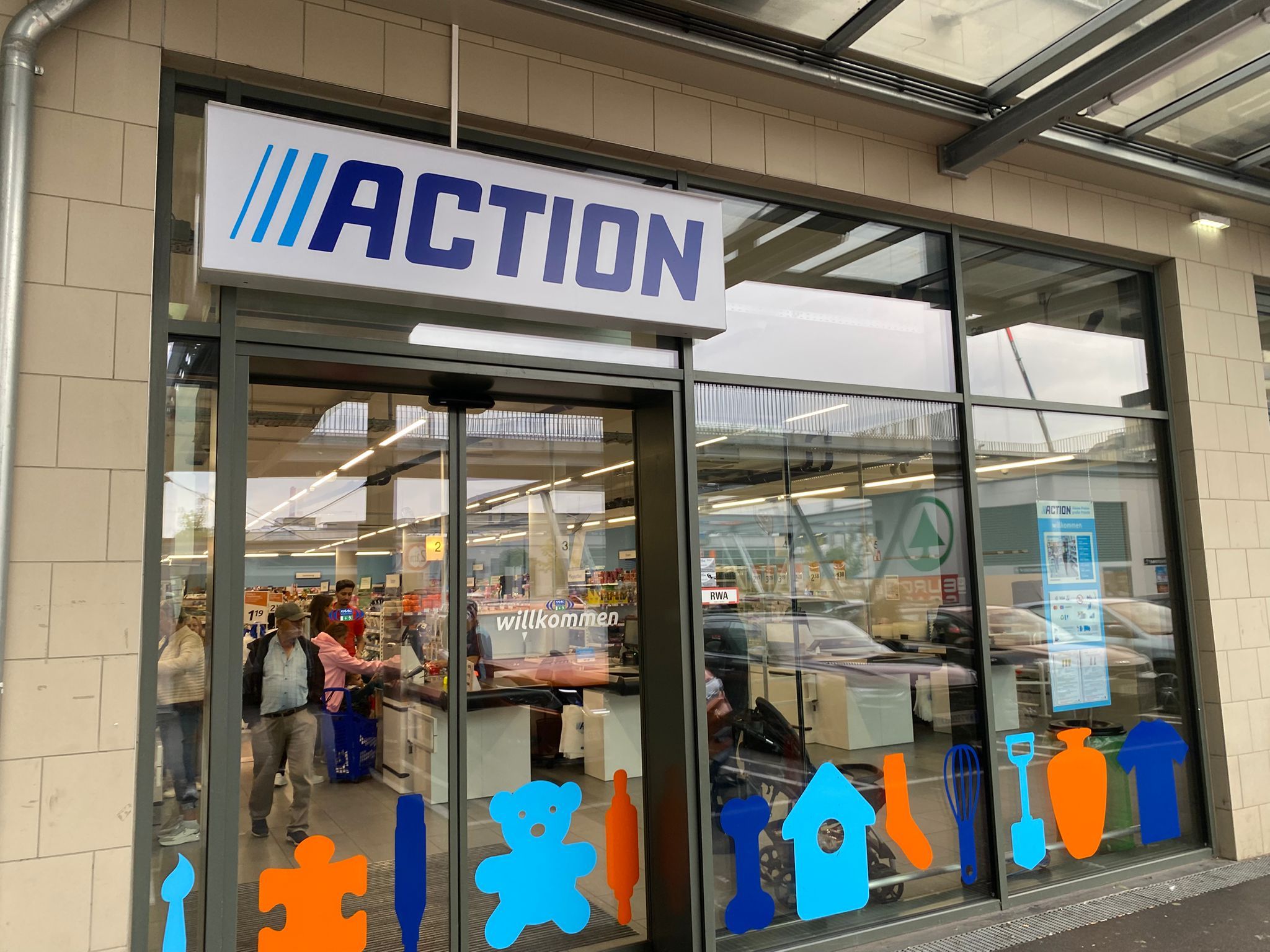 FOTO&nbsp; Cum arată noul lanț olandez de magazine Action care urmează să intre pe piața din România - Poza 11