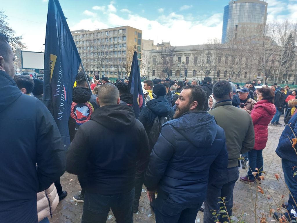 GALERIE FOTO: Trafic blocat în centrul Bucureștiului din cauza unui protest AUR - Imagine 4