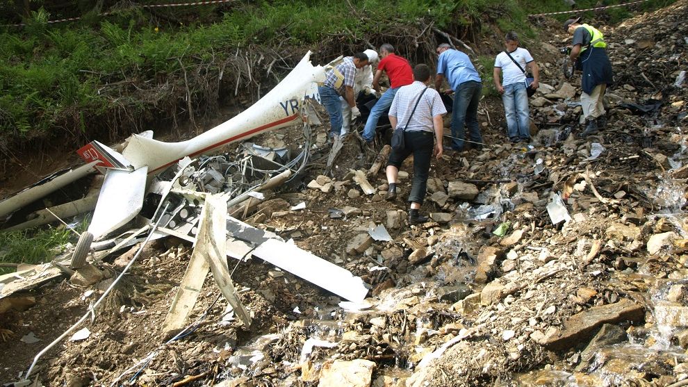 Un avion civil de mici dimensiuni s-ar fi prăbușit în pădurea din zona localităţii Buhoci, județul Bacău
