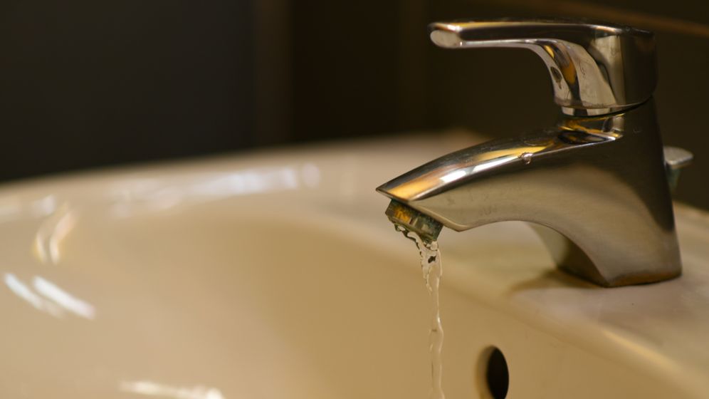 Apa caldă s-ar putea întoarce în apartamentele bucureștenilor chiar de luni, 21 august