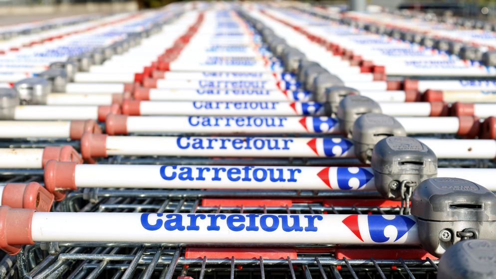 Carrefour reduce prețurile la sute de produse. Cu cât cumperi mai mult, cu atât prețul scade mai mult