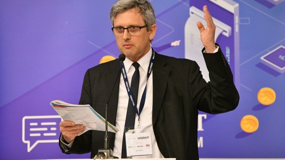 Valentin Lazea, BNR: Am stimulat economia pe bază de consum, iar acum a venit nota de plată