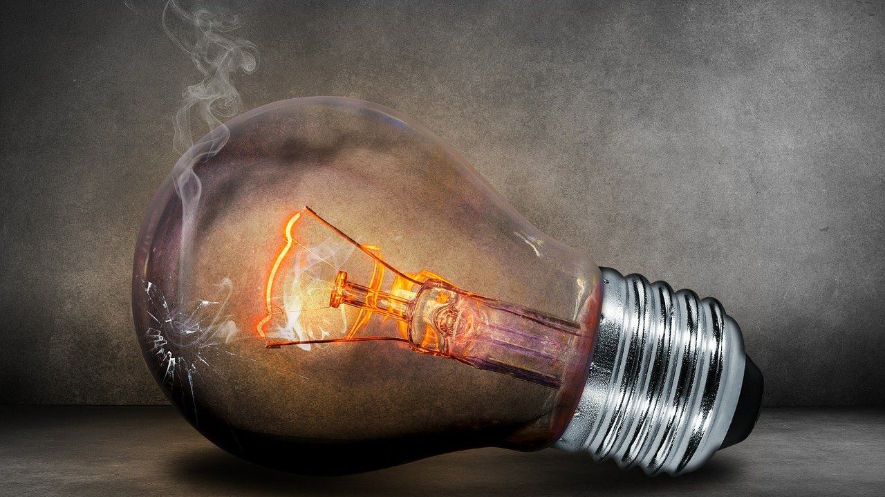 Hidroelectrica scumpește curentul dar rămâne cel mai ieftin furnizor. Cum arată cele mai bune oferte la electricitate