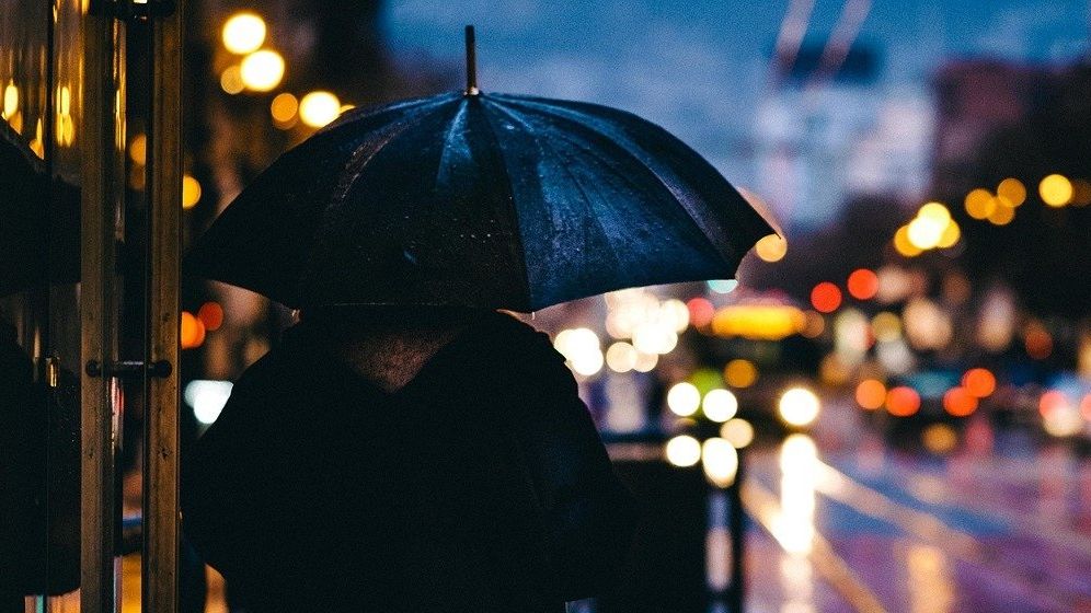 Cod galben de ploi torențiale în 11 județe și în Capitală. De când intră în vigoare avertizarea