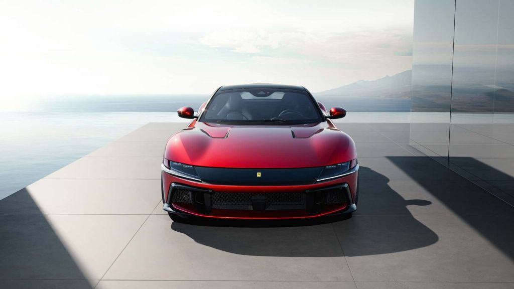 GALERIE FOTO | Ferrari a lansat un nou supercar cu motor V12 - Imagine 17