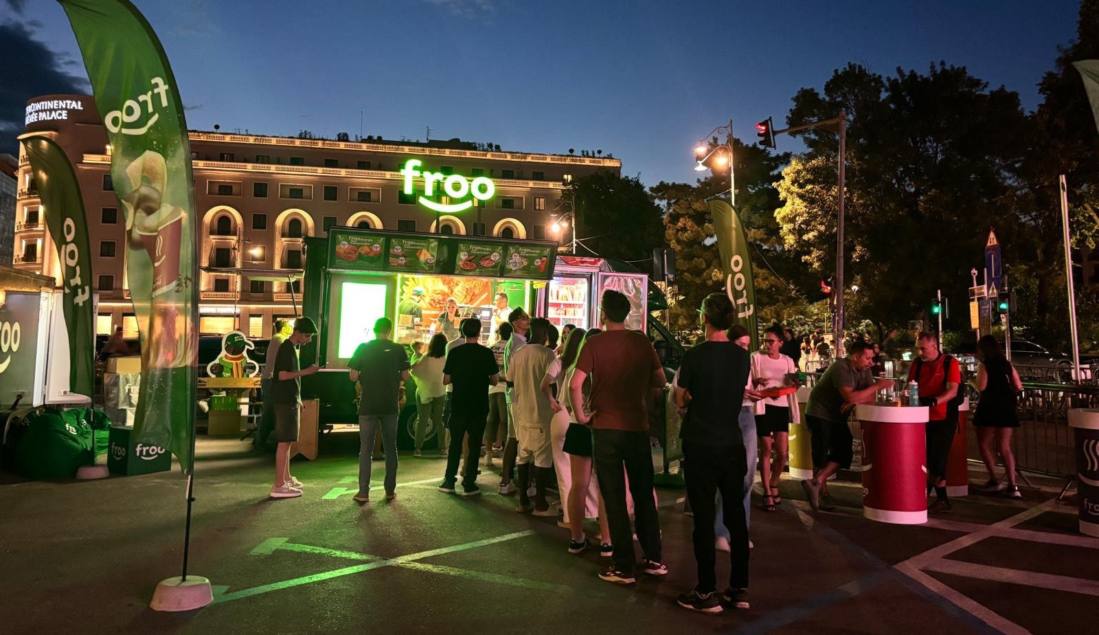Froo iese din magazine și lansează primul său food truck din România