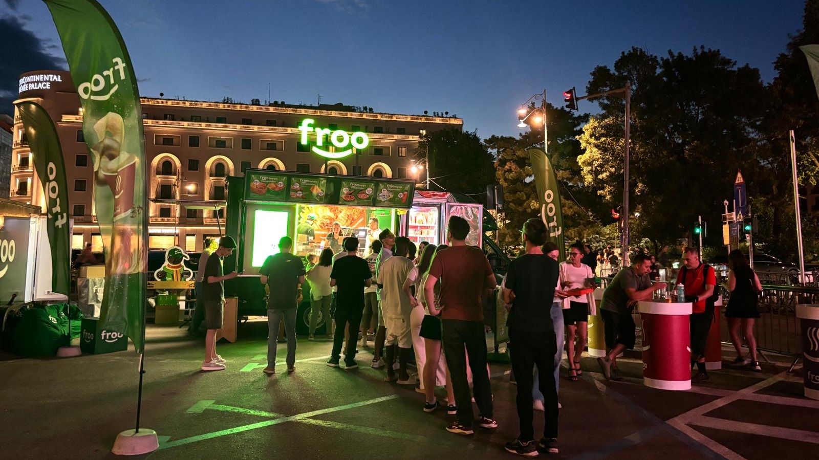 Froo iese din magazine și lansează primul său food truck din România