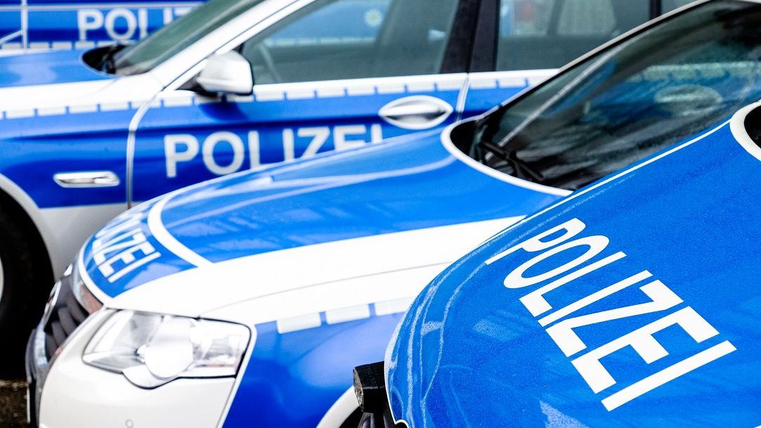 Sofer roman de TIR, prins de politistii germani in timp ce fura curent electric de la un felinar stradal