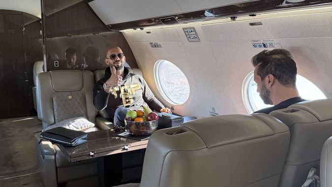 Frații Tate se întorc în România: se laudă că plătesc 185.000 de dolari pentru zbor