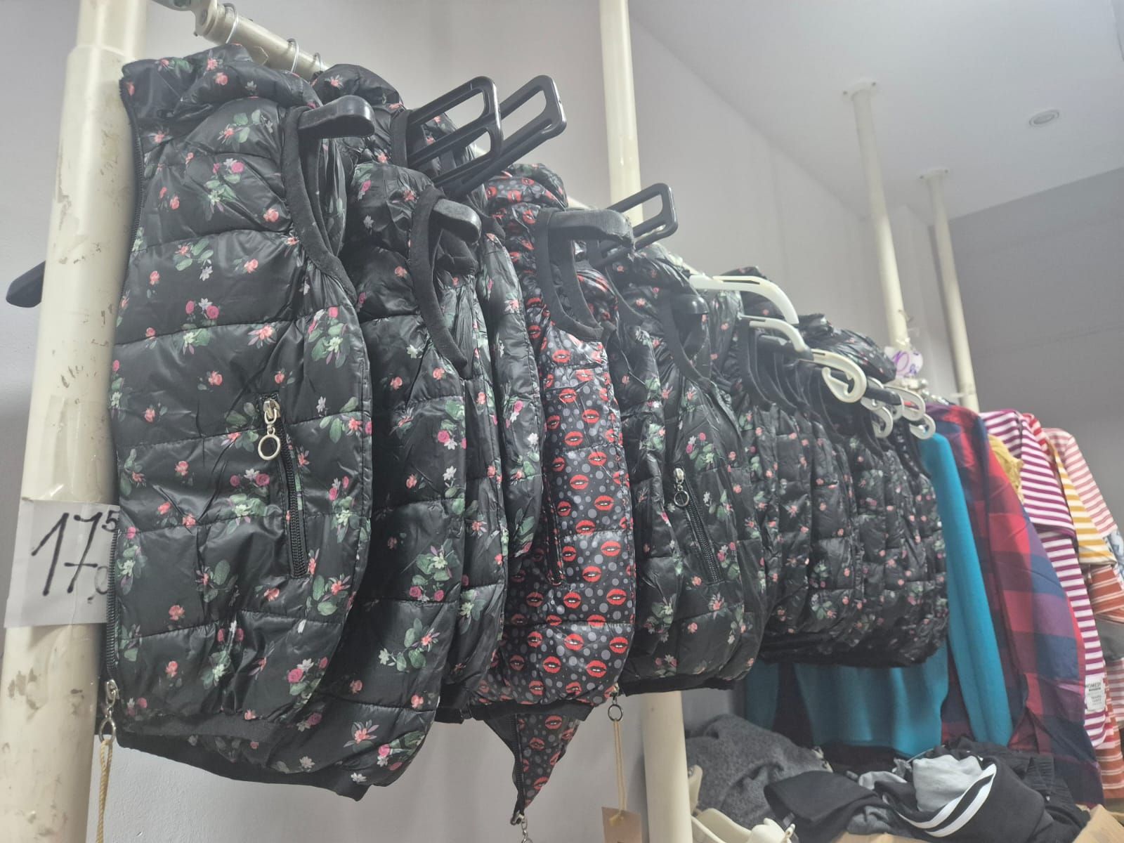 FOTO | Magazinul ANAF din București a primit marfă din Turcia. Fiscul s-a conformat și și-a pus POS - Poza 11