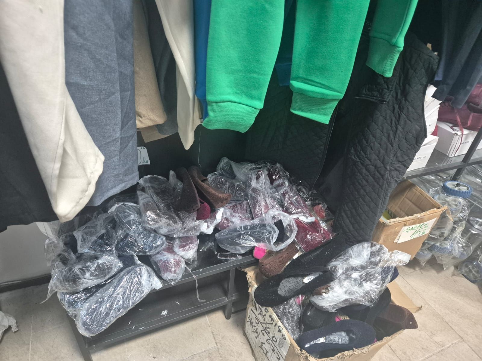 FOTO | Magazinul ANAF din București a primit marfă din Turcia. Fiscul s-a conformat și și-a pus POS - Poza 12