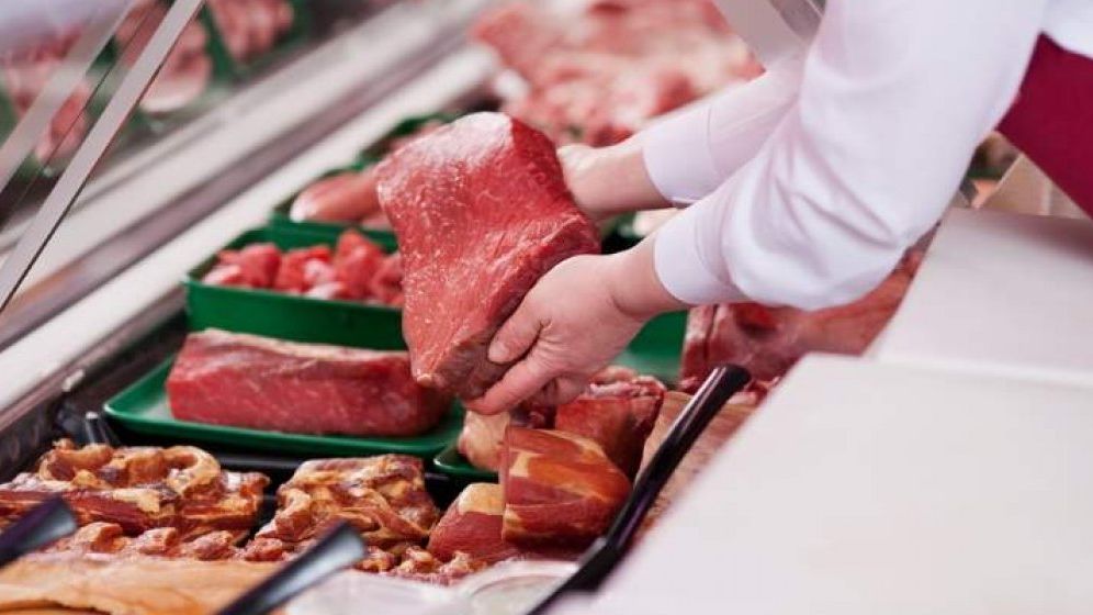 Prețul cărnii de porc ar putea crește cu 25% în următoarele luni