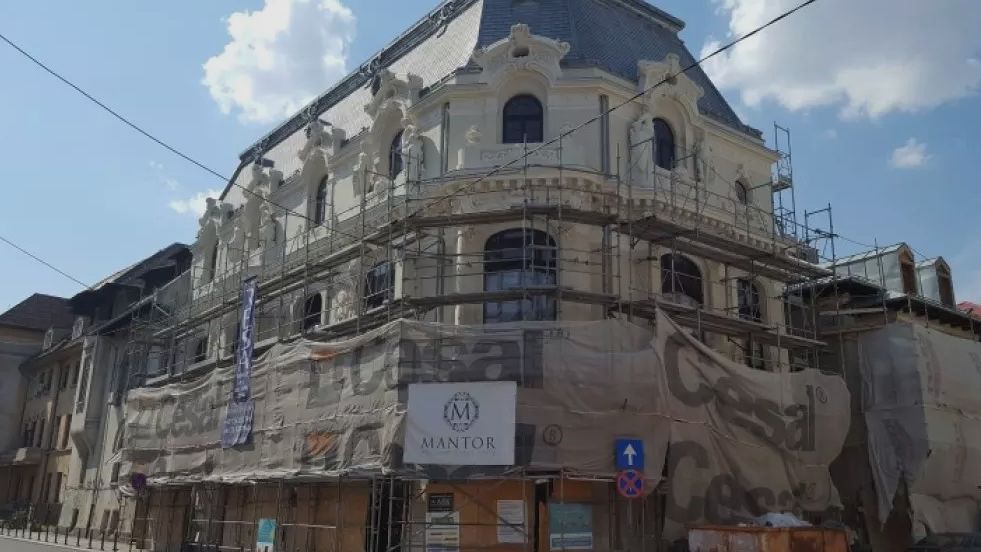 GALERIE FOTO | Piațeta din fața casei Mița Biciclista, refăcută cu o zonă pietonală mărită
