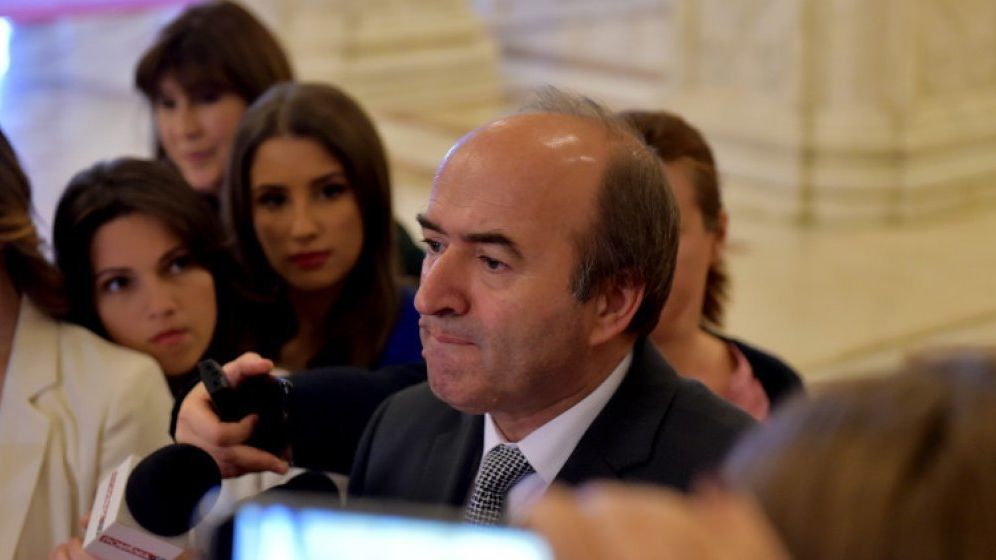 Toader ii trimite lui Iohannis cererea de revocare a lui Lazar. O propune din nou pe Adina Florea la DNA